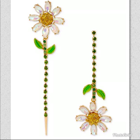 New Betsey Johnson Daisy Mismatch Drop Earrings - Picture 1 of 7